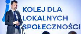 Konferencja prasowa z udziałem ministra infrastruktury Dariusza Klimczaka oraz wiceministra infrastruktury Piotra Malepszaka poświęconej rozwojowi połączeń PKP Intercity do małych i średnich miast.