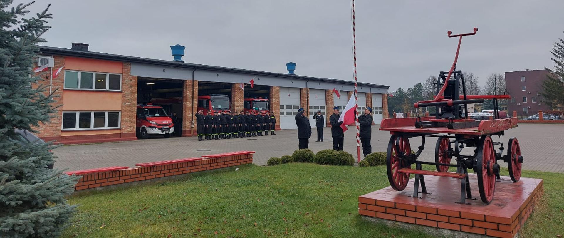Uroczysta zbiórka ostrołęckich strażaków z okazji Narodowego Święta Niepodległości