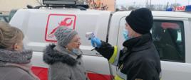 Strażacy pomagają w transporcie do punktów szczepień
