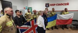 Strażacy z OSP Choceń pomagają uchodźcom.
Wspierają ich strażacy z Wielkiej Brytanii.
