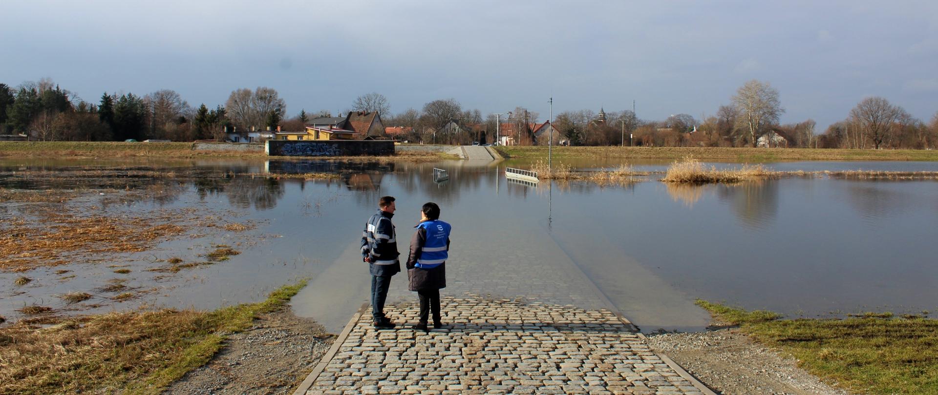 Kanał odpływowy Odra-Widawa na wysokości ulicy Ludowej na wrocławskich Swojczycach