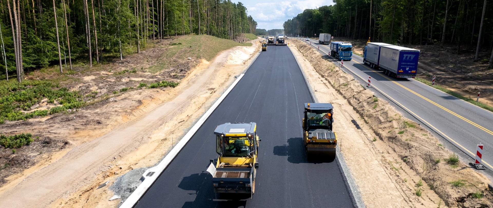 Wykonywanie nawierzchni na S3 Dargobądz-Międzyzdroje