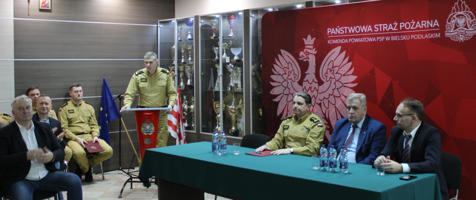 Omówienie prezentacji przez komendanta powiatowego PSP 