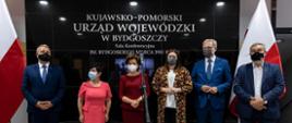 Minister Marlena Maląg, wojewoda kujawsko-pomorski, wiceminister rolnictwa Anna Gembicka, oraz posłowie Jan Krzysztof Ardanowski, Joanna Borowiak i Piotr Król podczas briefingu prasowego w Kujawsko-Pomorskim Urzędzie Wojewódzkim