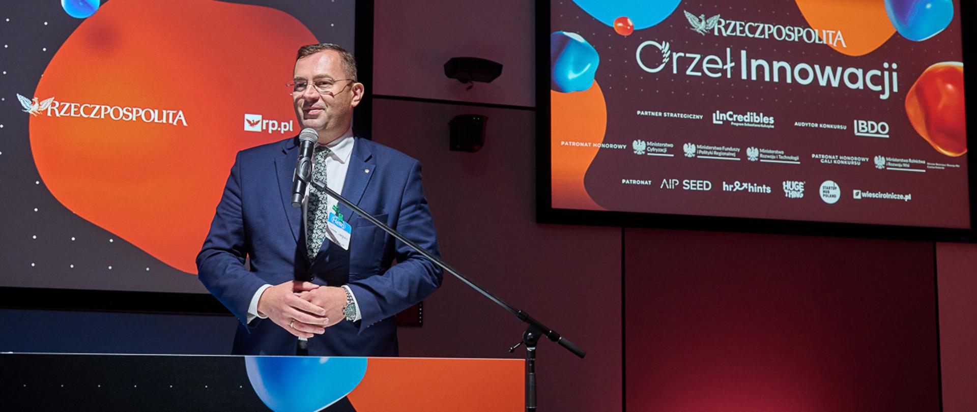 Wiceminister Stefan Krajewski przemawia do gości gali (fot. Cezary Piwowarski - Rzeczpospolita)