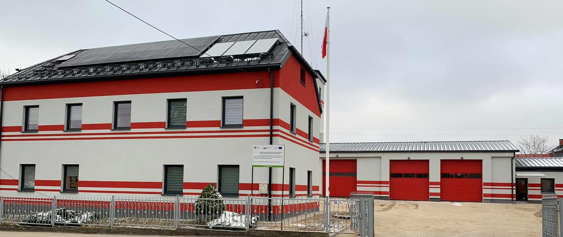 Budynki Jednostki Ratowniczo Gaśniczej w Sokółce Posterunek w Dąbrowie Białostockiej po gruntownej termomodernizacji.
