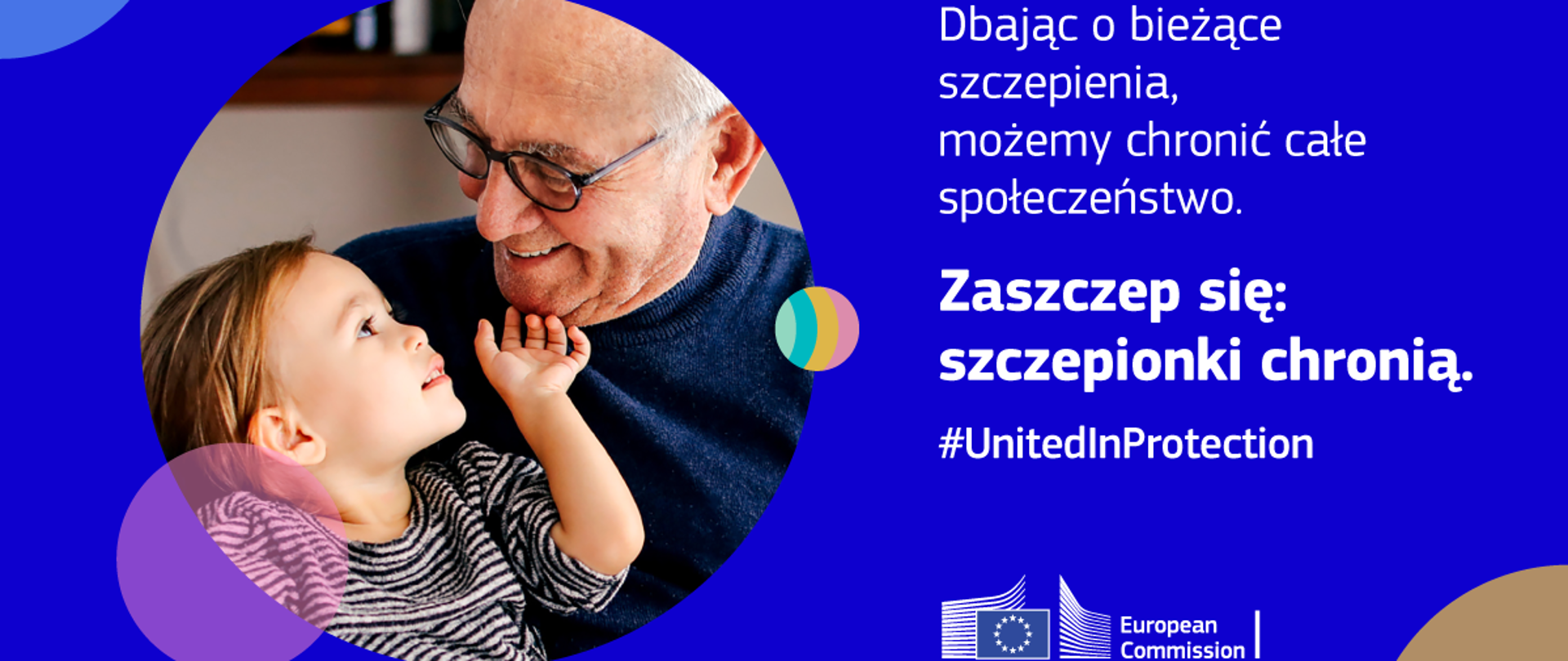 Zdjęcie uśmiechnętego starszego mężczyzny z dzieckiem. Dbając o bieżące szczepienia, możemy chronić całe społeczeństwo. Zaszczep się: szczepionki chronią. hasztagUnitedInProtection. European Commision