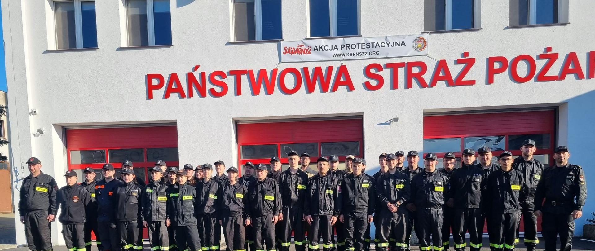 Dnia 6 listopada 2022 r. w Komendzie Powiatowej PSP w Obornikach odbyło się zakończenie Szkolenia podstawowego strażaka ratownika Ochotniczych Straży Pożarnych z terenu powiatu obornickiego. 