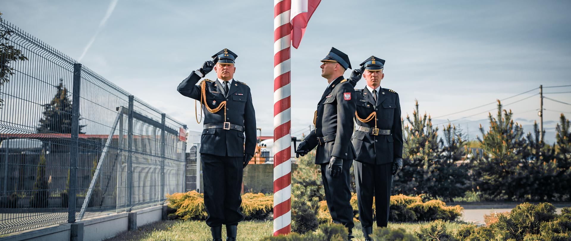Dzień Flagi Rzeczypospolitej Polskiej w Komendzie Powiatowej PSP w Kazimierzy Wielkiej 