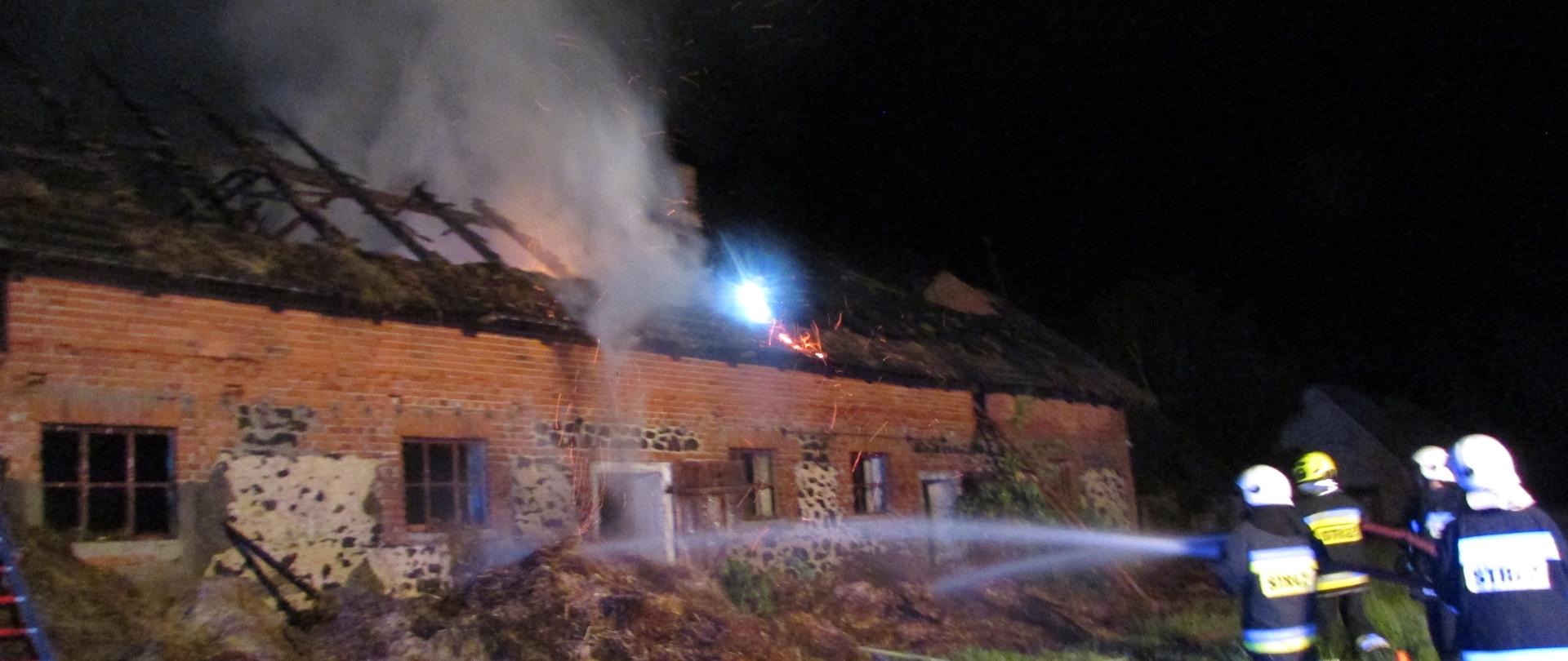 POŻAR ZABUDOWAŃ GOSPODARCZYCH W MASANOWIE