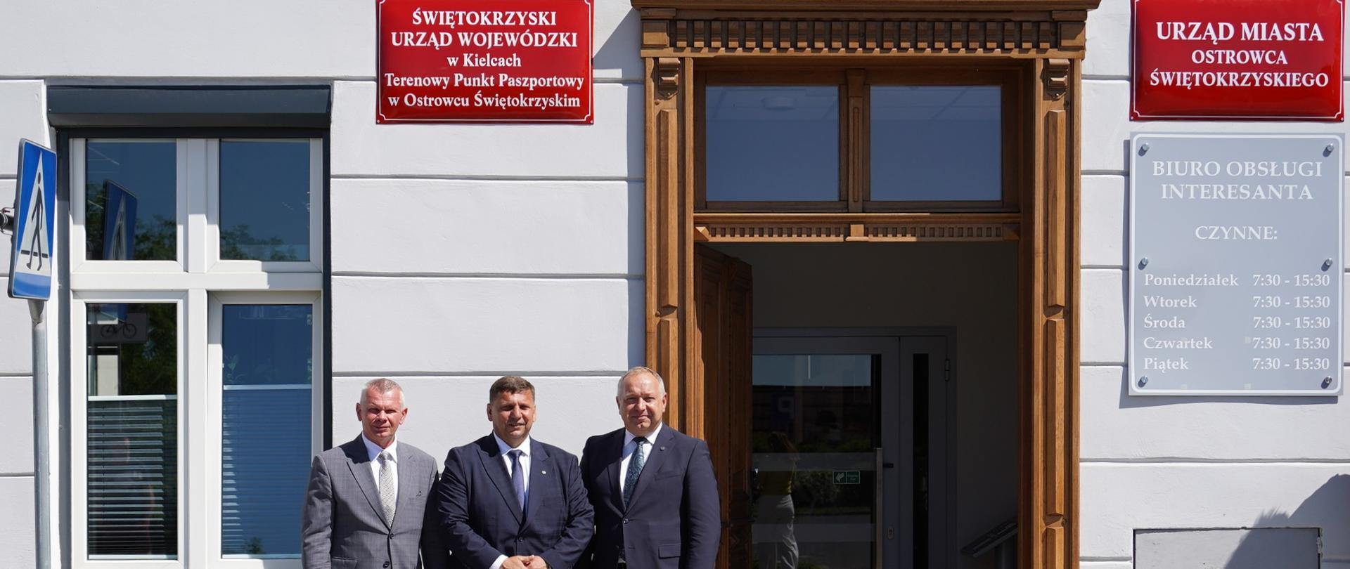 Otwarcie punktu paszportowego w Ostrowcu Świętokrzyskim