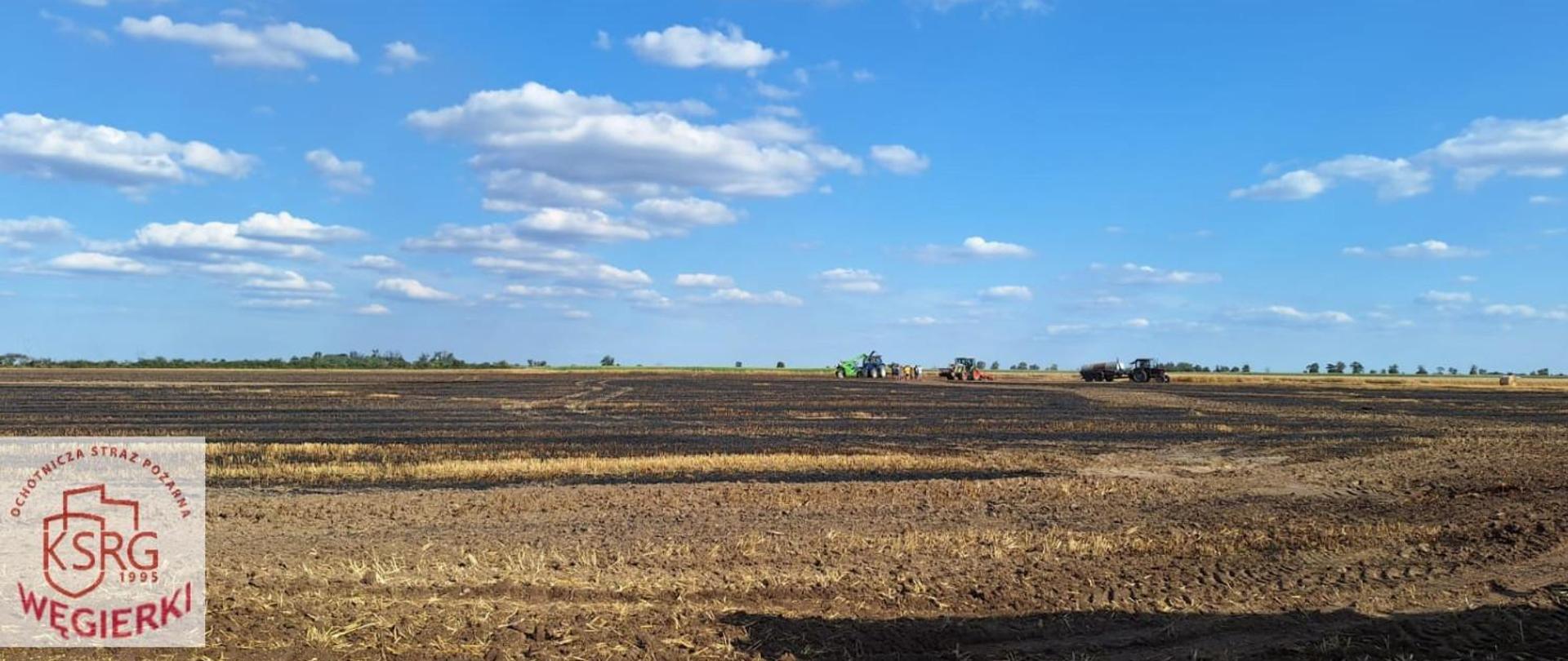 Zdjęcie przedstawia pole po pożarze