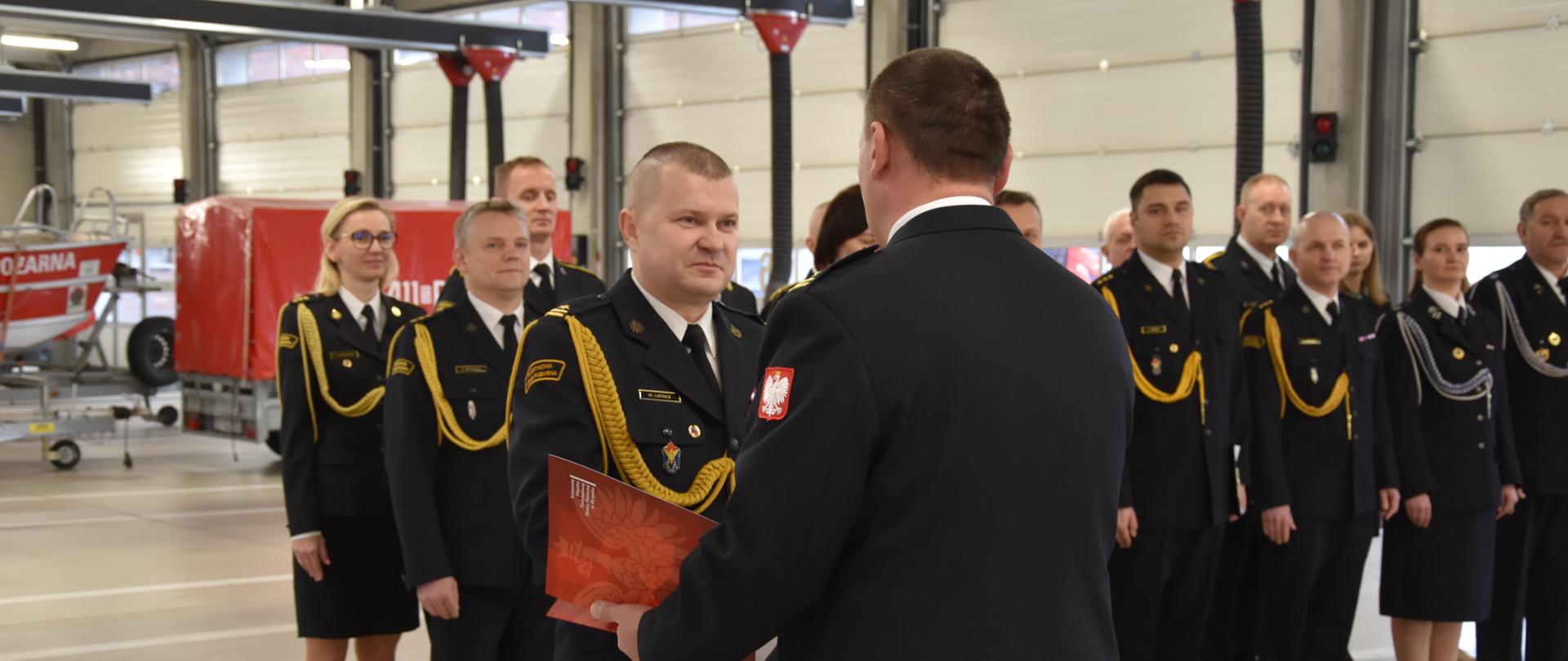 Uroczysta zbiórka z okazji przejścia na zaopatrzenie emerytalne Zastępcy Komendanta Miejskiego Państwowej Straży Pożarnej w Bytomiu