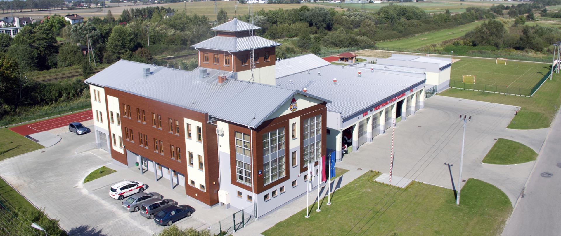 widok na Komendę Powiatową Państwowej Straży Pożarnej w Sokołowie Podlaskim w lotu ptaka.