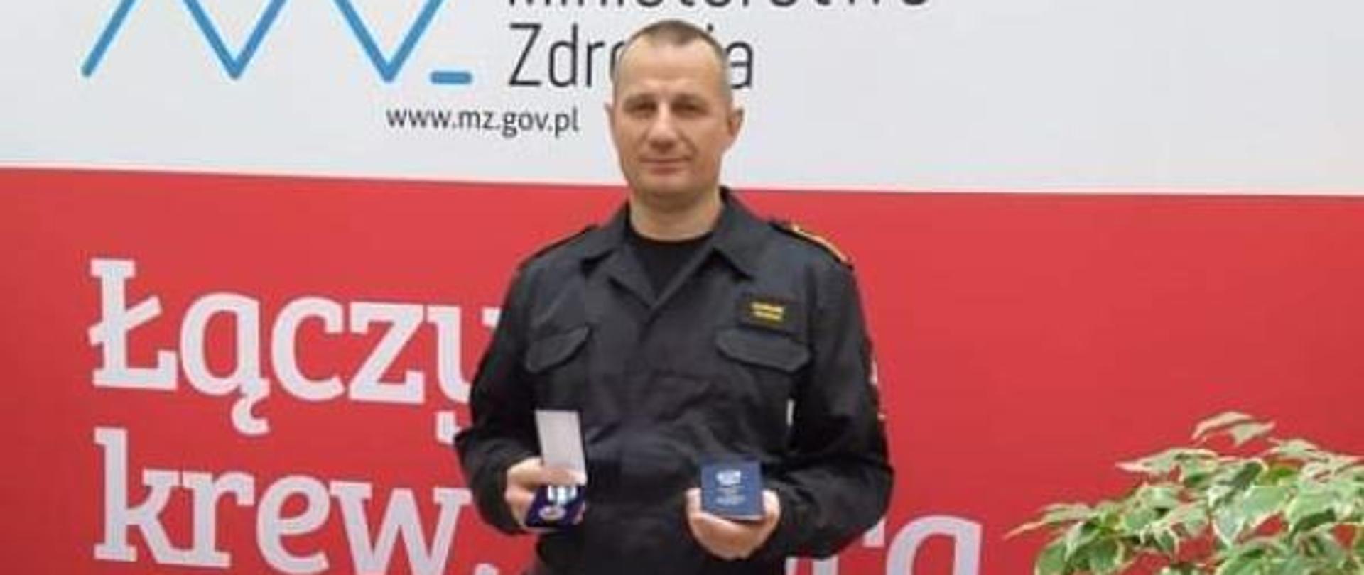 asp. sztab. Dariusz Pacion otrzymał Odznaką „Honorowy Dawca Krwi – Zasłużony dla Zdrowia Narodu” .