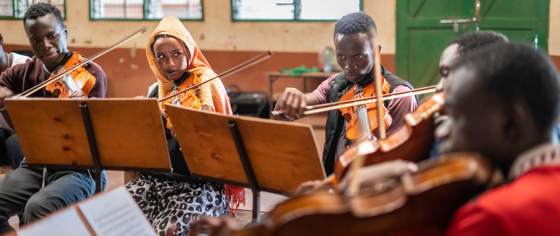 Dzieci z Ghetto Classics na warsztatach muzycznych