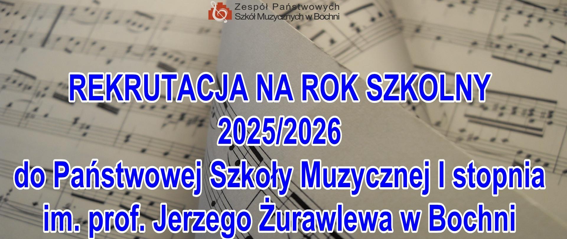 U góry na środku logo ZPSM w Bochni. Na środku napis drukowanymi granatowymi literami w 4 rzędach: „REKRUTACJA NA ROK SZKOLNY 2023/2024 do Państwowej Szkoły Muzycznej I stopnia im. prof. Jerzego Żurawlewa w Bochni” Tło w kolorze jasny szary zawiera elementy zapisu nutowego.