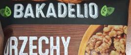 Orzechy_włoskie_łuskane_BAKADELIO,_100_g,