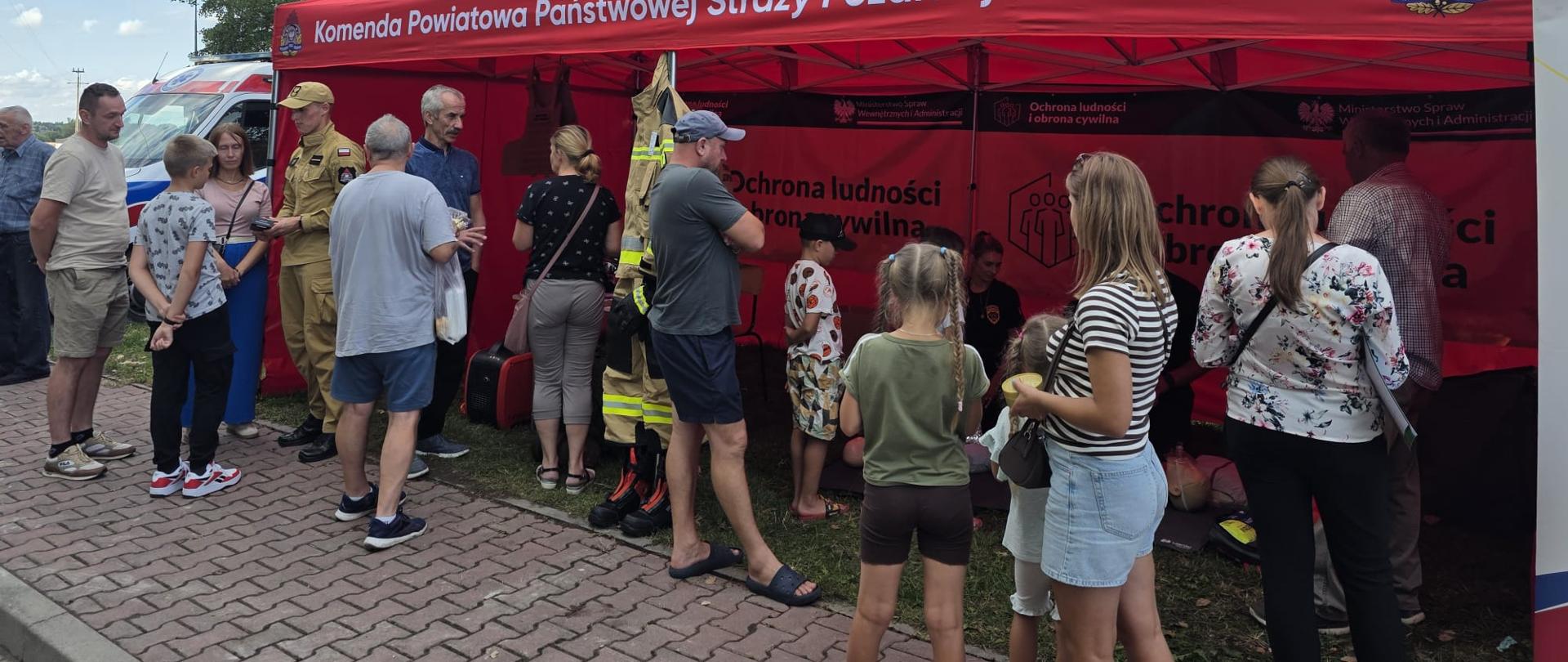Uczestnicy Krajowego Treningu Reagowania Akademii OLiOC podczas prelekcji strażaków PSP i OSP .