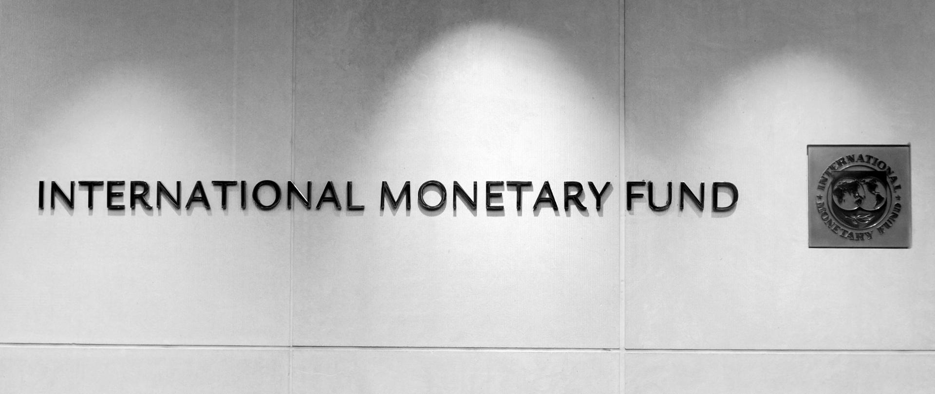 Napis International Monetary Fund