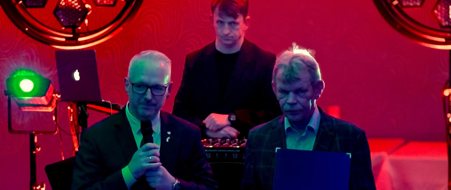 Wojewoda Warmińsko-Mazurski Radosław Król i Prezes Warmińsko-Mazurskiego Związku Rewizyjnego Spółdzielni Mieszkaniowych Leszek Klonowski