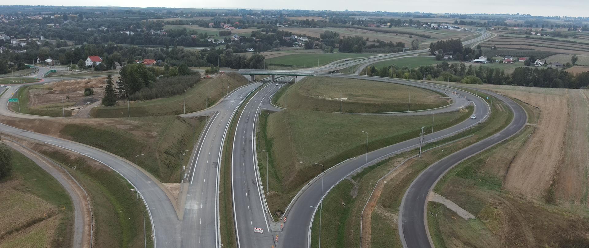 DK9 obwodnica Opatowa - zmiana organizacji ruchu - węzeł drogowy - zdjęcie z drona