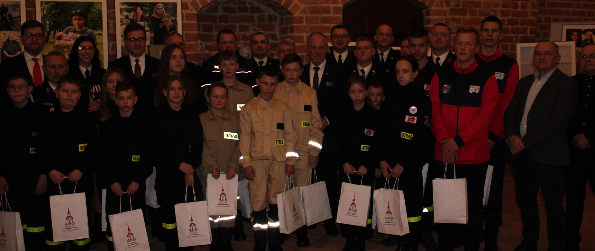 Wręczenie promes na zakup sprzętu i umundurowania Młodzieżowym Drużynom Pożarniczym w powiecie działdowskim