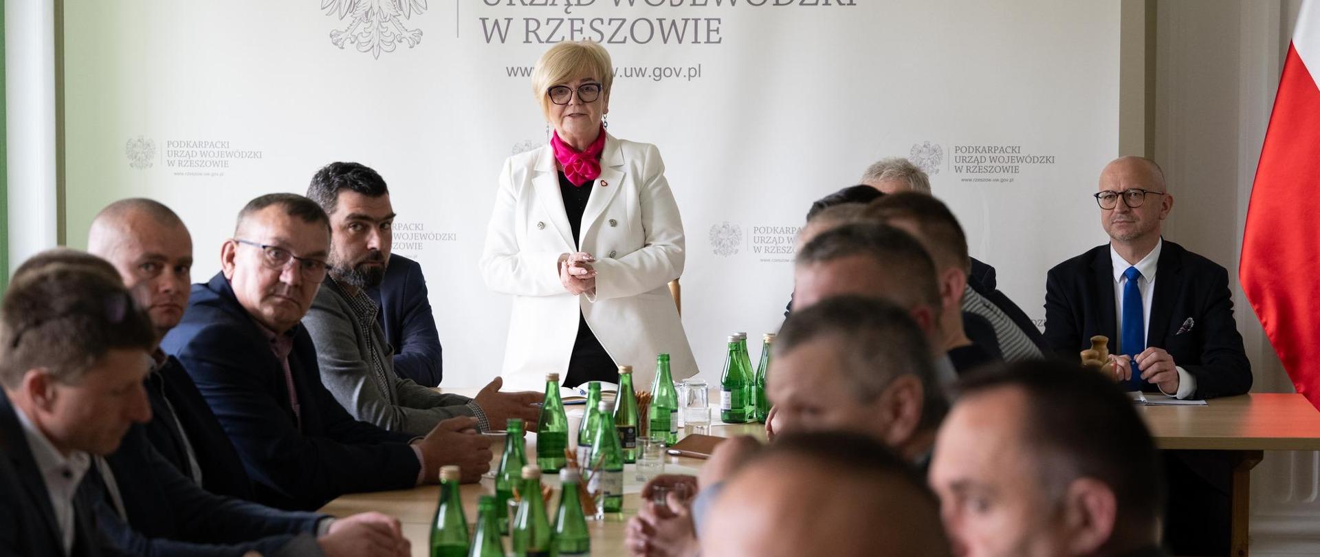 Wojewoda podkarpacki Teresa Kubas-Hul podczas spotkania z rolnikami