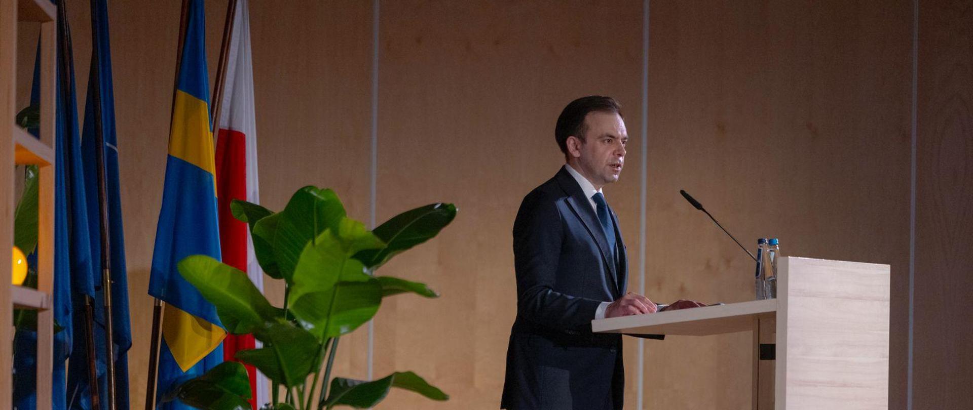 Minister Andrzej Domański podczas otwarcia konferencji