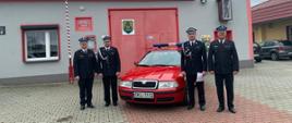 Przekazanie samochodu operacyjnego przez komendantów KP PSP Kluczbork do jednostki OSP Chudoba.