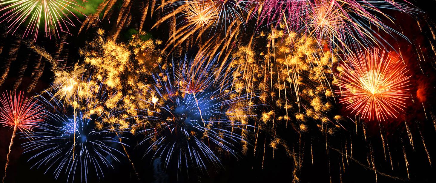 Wybuchające fajerwerki.