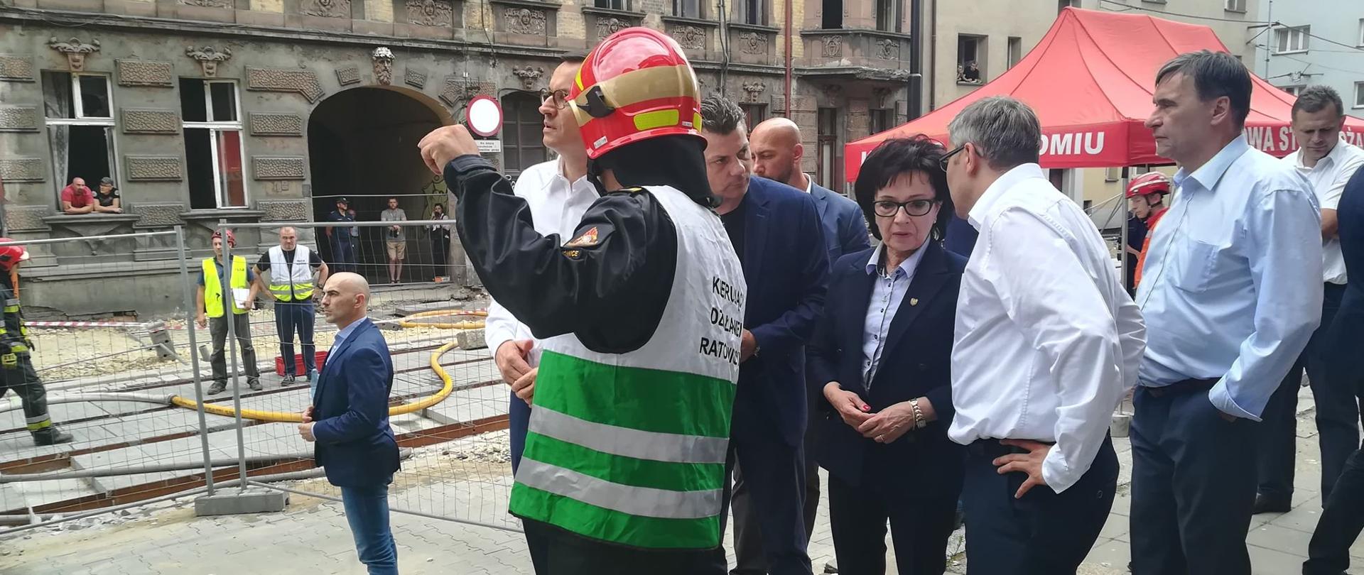 Premier_i_szefowa_MSWiA_przyjechali_na_miejsce_wybuchu_gazu_w_Bytomiu