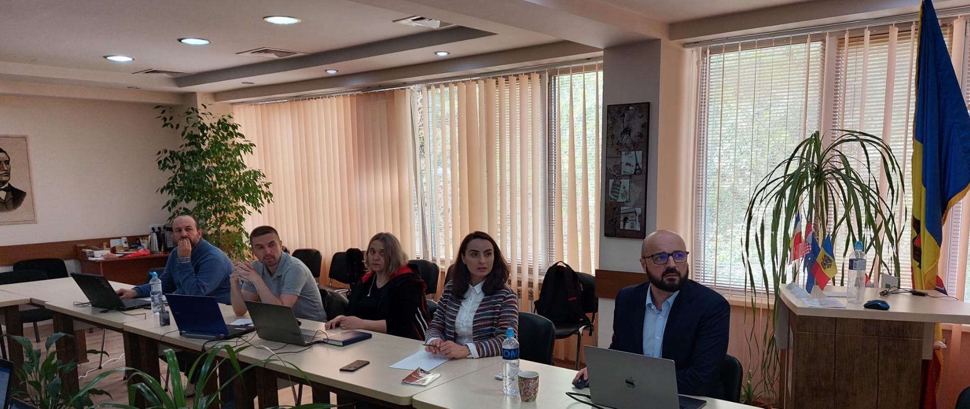 Marcin Grudzień, Dyrektor Departamentu Informacji o Nieruchomościach oraz przedstawiciele mołdawskich instytucji rządowych podczas szkolenia pt. "Modelling utilising standards from ISO 19 100 family"