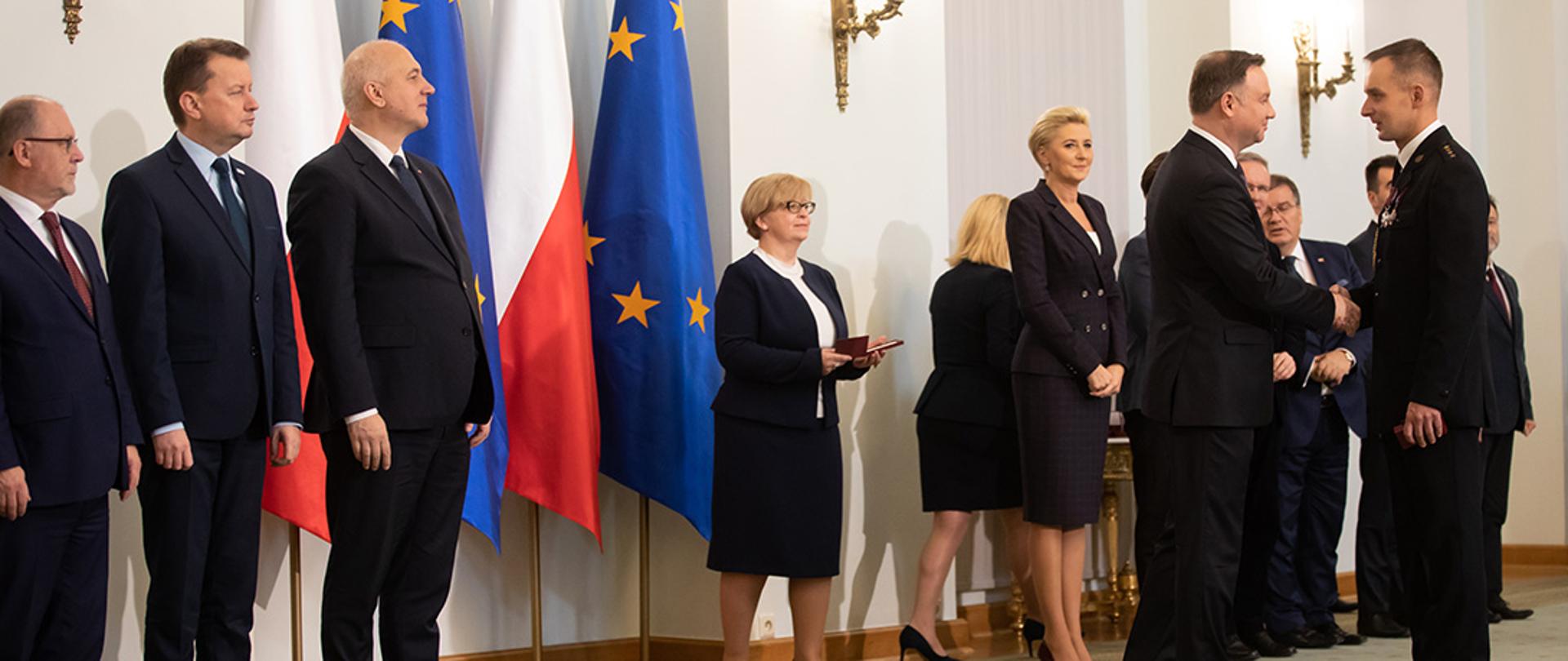 Wręczenie odznaczeń państwowych dla funkcjonariuszy zasłużonych w ratowaniu życia ludzkiego i mienia