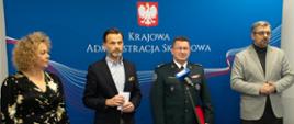 Briefing prasowy nt. 1,5% podatku zostaw w Podlaskiem! Prezes OWOP Iwona Zaborowska, Wojewoda Podlaski Jacek Brzozowski, Dyrektor IAS w Białymstoku insp. Piotr Szczepaniak, Rzecznik Prasowy podlaskiej KAS Radosław Hancewicz