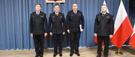Powierzenie pełnienia obowiązków służbowych na stanowisku Zastępcy Komendanta Powiatowego PSP w Grodzisku Mazowieckim bryg. Markowi Szymankowi. Od prawej stoją: Mazowiecki Komendant Wojewódzki PSP st. bryg. Artur Gonera, p.o. Zastępcy Komendanta Powiatowego PSP w Grodzisku Mazowieckim bryg. Marek Szymanek, st. bryg. Piotr Gąska – p.o. Zastępca Mazowieckiego Komendanta Wojewódzkiego PSP, st. bryg. Krzysztof Tryniszewski Komendant Powiatowy PSP w Grodzisku Mazowieckim