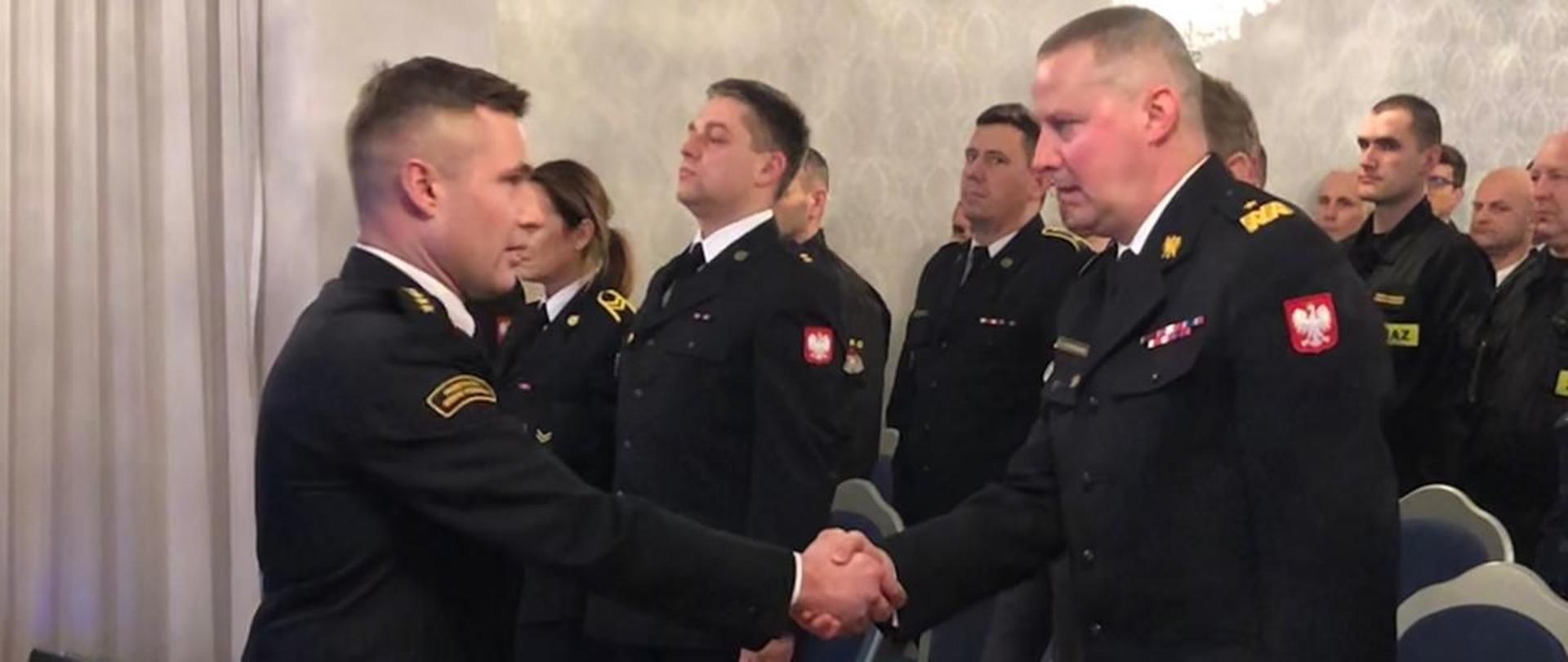 Meldunek o zakończonej naradzie Wielkopolskiemu Komendantowi Wojewódzkiemu złożył st. kpt. Jakub Kłosowski Zastępca Komendanta Powiatowego PSP w Nowym Tomyślu