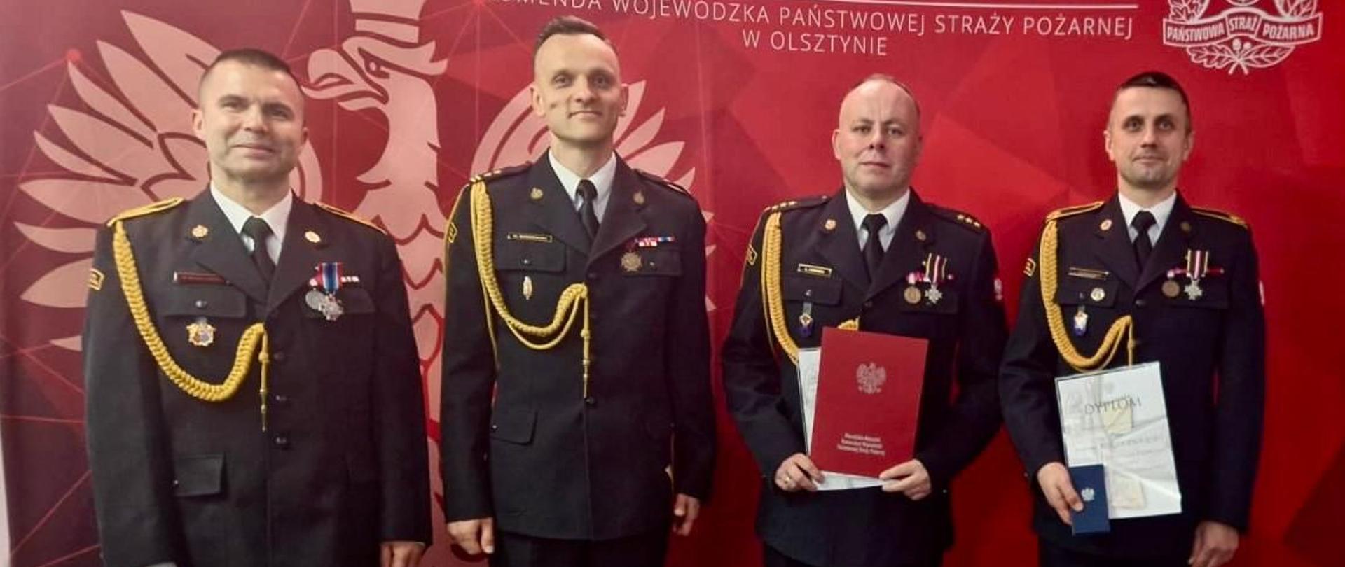 Odznaczeni i awansowaniu funkcjonariusze iławskiej komendy. 