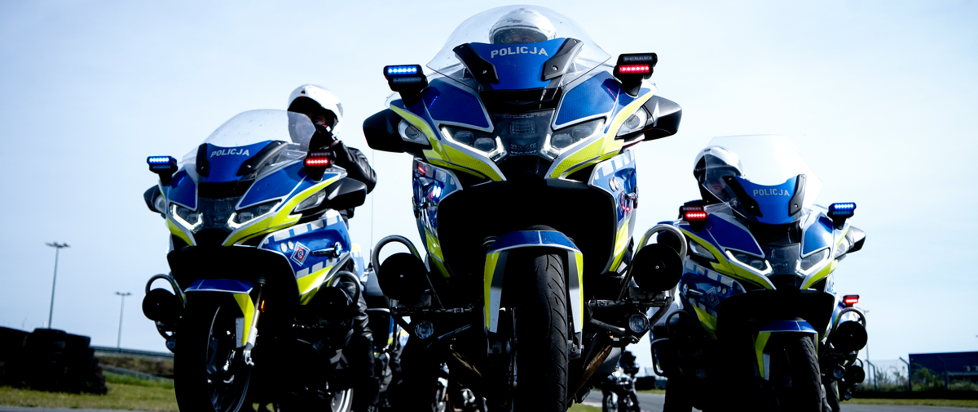 policjanci na motorach