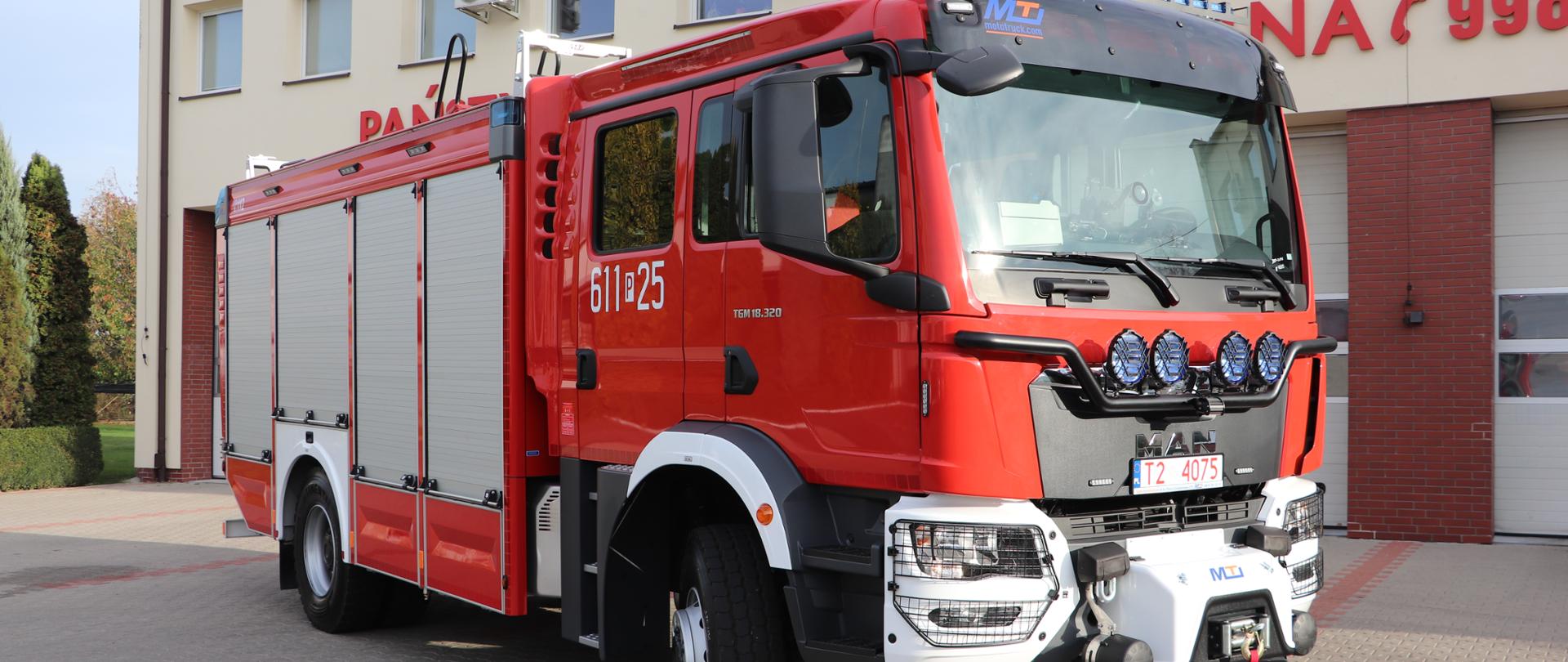 Nowy ciężki samochód ratowniczo gaśniczy 