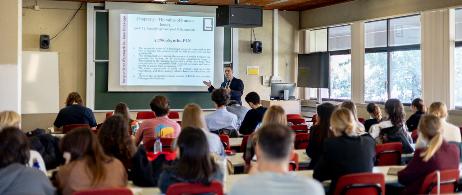 Wykład dr. Pawła Pońsko poświęcony stratom wojennym poniesionym przez Polskę w czasie II wojny światowej