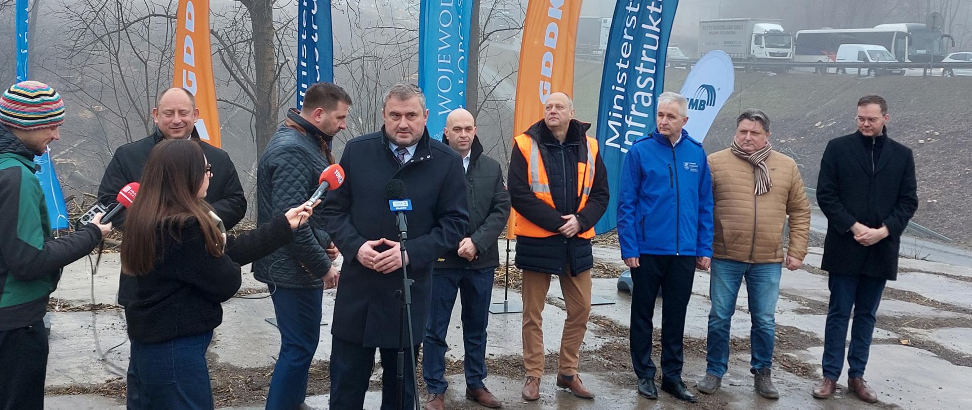 Wiceminister infrastruktury Stanisław Bukowiec w trakcie wypowiedzi