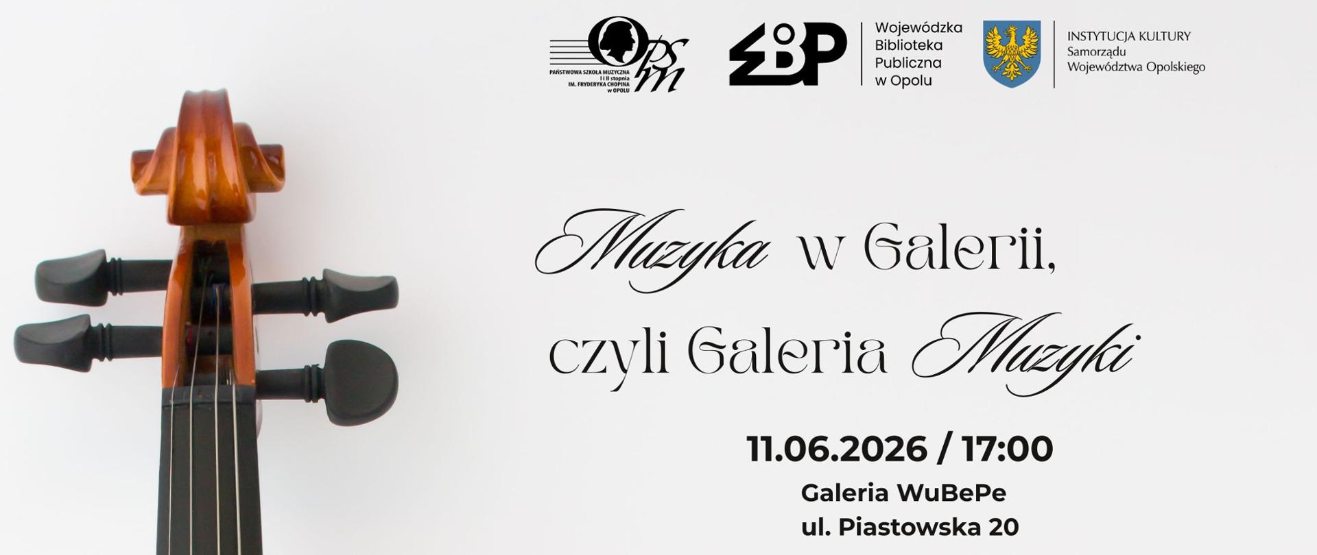 jasny plakat przedstawiający grafikę pudła rezonansowego skrzypiec po lewej stronie, w górnej części logotypy Szkoły, Wojewódzkiej Biblioteki Publicznej oraz Instytucji Kultury Samorządu Województwa Opolskiego, w centralnej części informacja o wykonawcach, dacie, godzinie oraz miejscu koncertu, w dolnej części logotypy patronów medialnych: Radio DOXA, TVP 3, Radio Opole, ecovision.tv, Radio Park, Radio ESKA, ESKA 2, o!polska, Tygodnik Krapkowicki