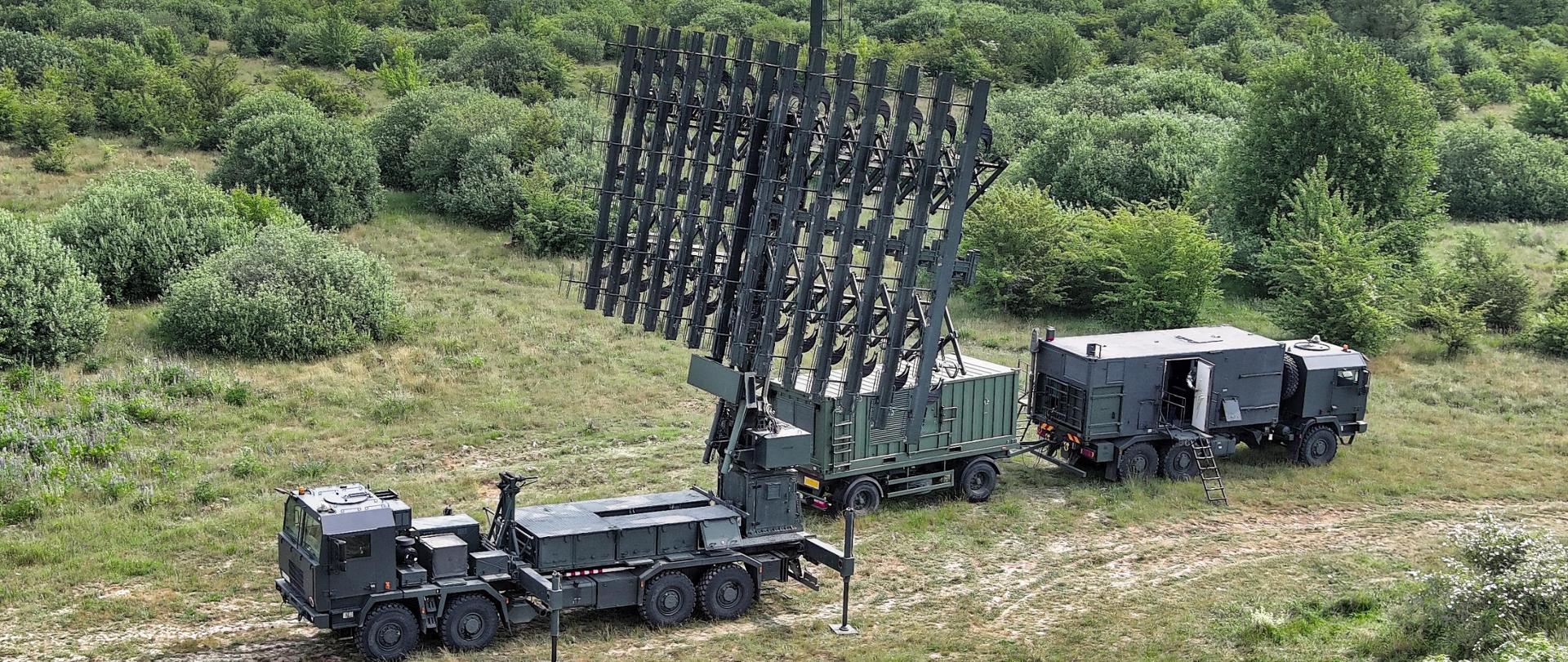 Fot. 2 - Radar wczesnego ostrzegania dalekiego zasiegu P-18PL