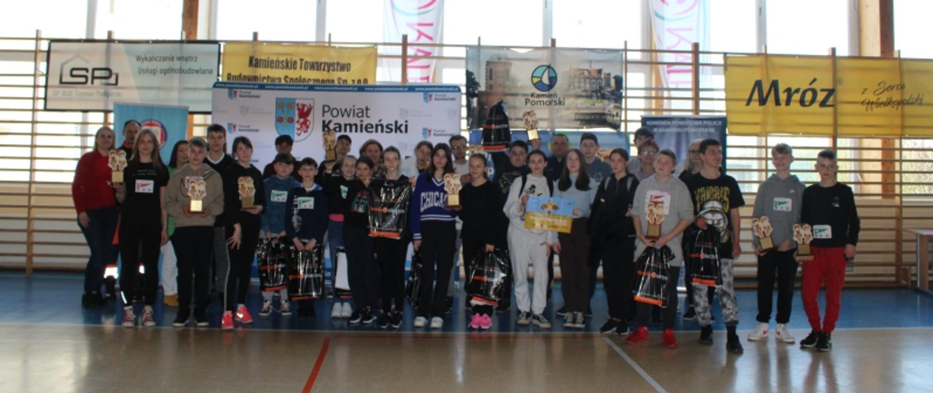 Wszyscy uczestnicy i organizatorzy Turnieju Bezpieczeństwa o Ruchu Drogowym