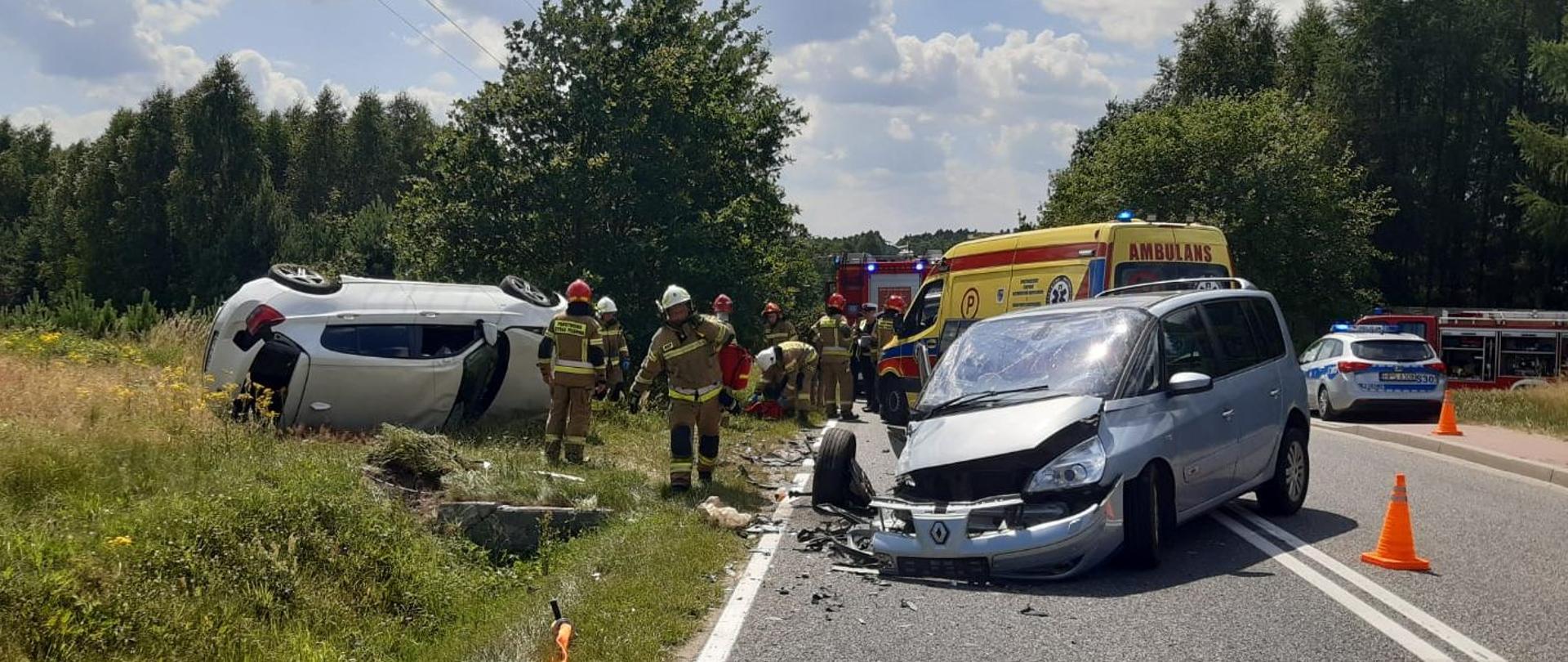 Wypadek 2 samochodów osobowych w Smykowie (gmina Fałków)
