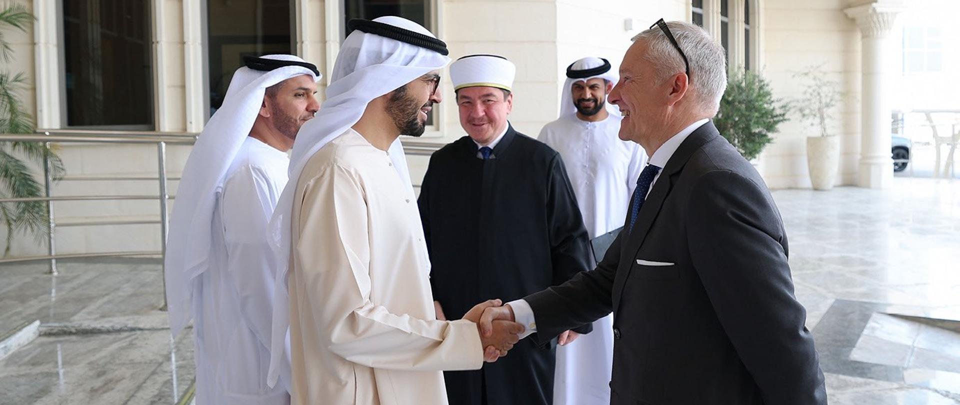 Charge d'affaires shake hands with the head of the General Authority of Islamic Affairs, Endowments and Zakat, Dr
Omar Habtoor Al Darei