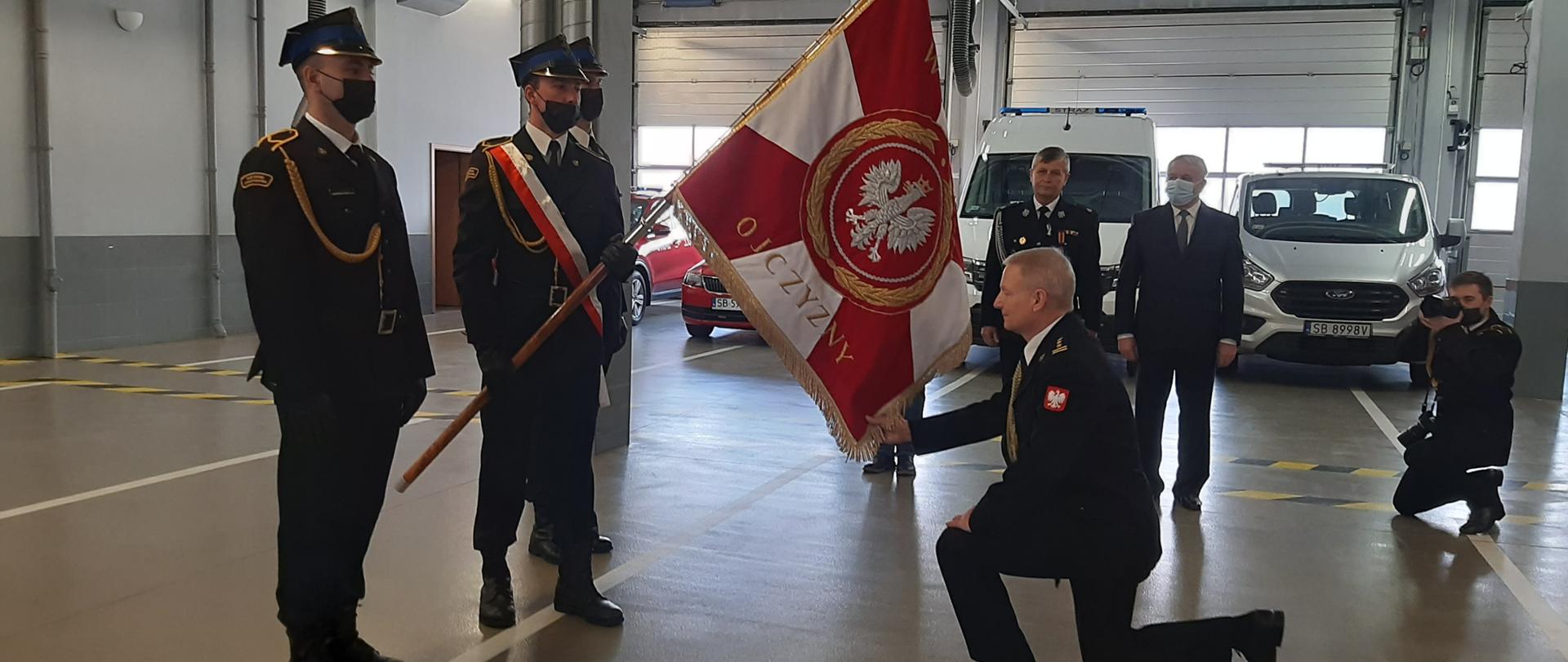 Uroczysta zbiórka, z okazji zakończenia czynnej służby w Państwowej Straży Pożarnej st. bryg. Grzegorza Piestraka - zastępcy komendanta miejskiego PSP w Bielsku-Białej, który z dniem 25 lutego br. odszedł na zaopatrzenie emerytalne.