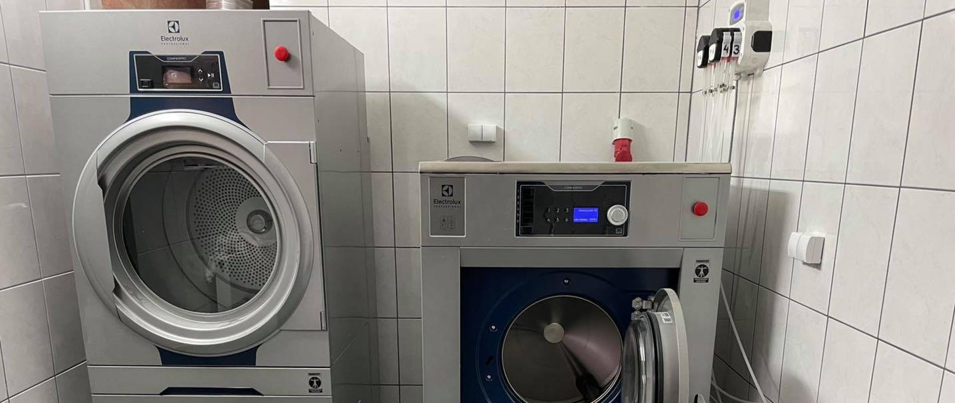 Widoczne na zdjęciu pralnice do ubrań specjalnych
