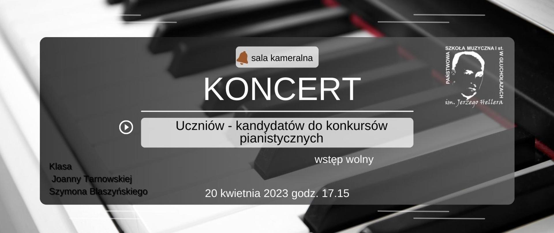 W tle zdjęcie klawiatury fortepianu, pozostałe tło czarne. Z prawej strony w górnym rogu białe logo szkoły muzycznej w Głuchołazach pośrodku szary prostokąt z napisem koncert uczniów - kandydatów do konkursów pianistycznych, wstęp wolny poniżej biały napis 20 kwietnia 2023 godzina 17:15 nad słowem koncert jasny prostokąt z symbolem dzwonka oraz napis sala kameralna. w lewym dolnym rogu czarny napis Klasa Joanny Tarnowskiej, Szymona Blaszyńskiego
